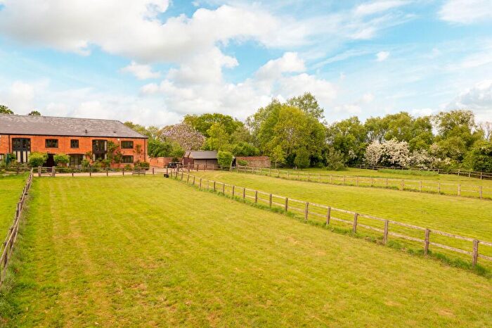 4 Bedroom Semi-Detached House For Sale In The Moat House, Castle Barns, Bletsoe, MK44