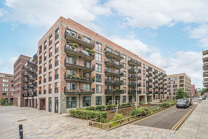 2 Bedroom Flat To Rent In Rookwood Way, London, E3