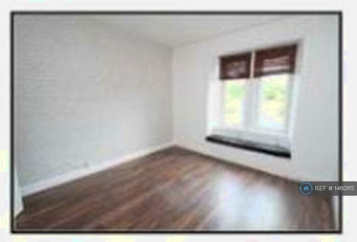 3 Bedroom Flat To Rent In Knoxville Road, Kilbirnie, KA25