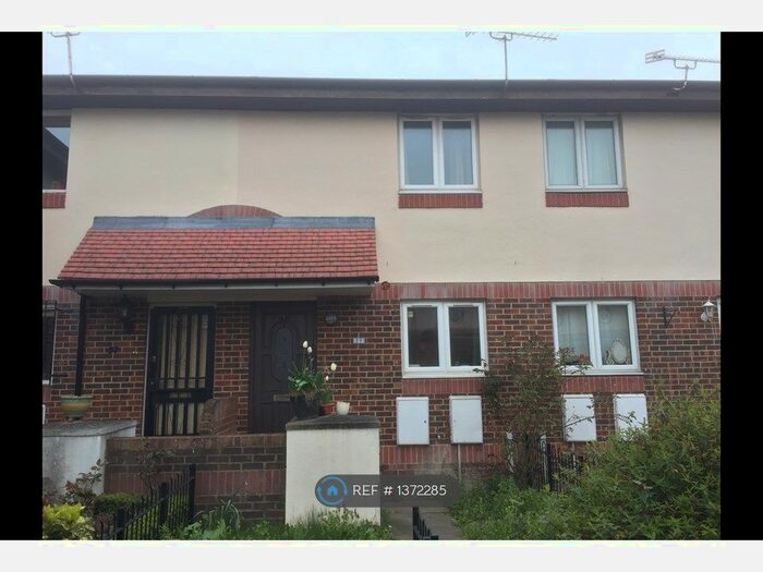 3 Bedroom Terraced House To Rent In Chaucer Drive, London, SE1