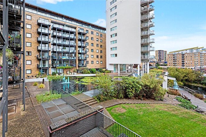 1 Bedroom Apartment To Rent In Berglen Court, E14