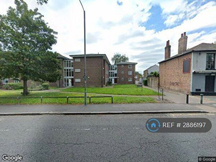 2 Bedroom Flat To Rent In Millfield, Kingston Upon Thames, KT1