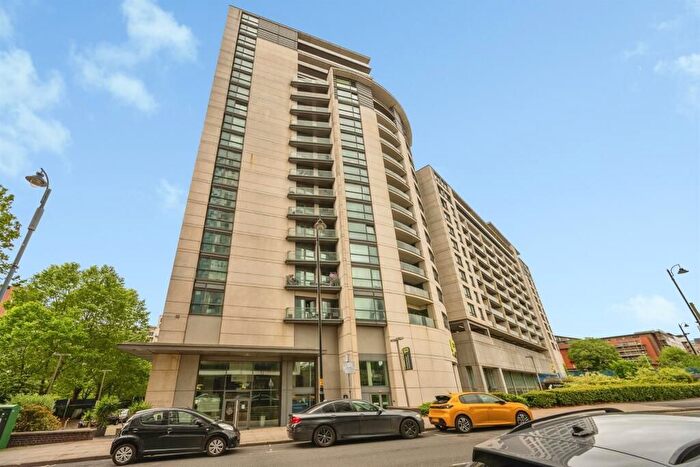 1 Bedroom Flat For Sale In Apartment Centenary Plaza, Holliday Street, Birmingham, B1