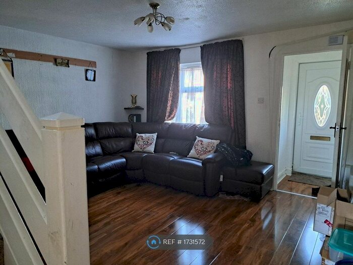 4 Bedroom End Of Terrace House To Rent In Laing Close, London, IG6