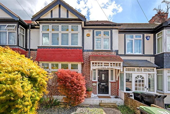 4 Bedroom Terraced House For Sale In Chestnut Avenue, Buckhurst Hill, IG9