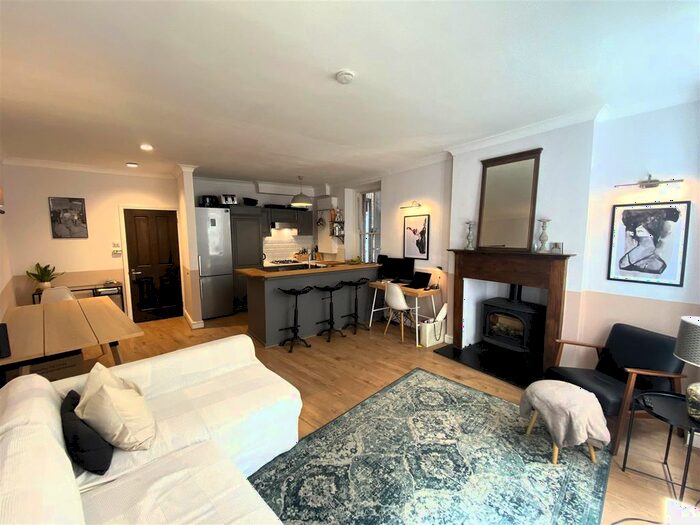 1 Bedroom Flat To Rent In Lower Richmond Road, London, SW15