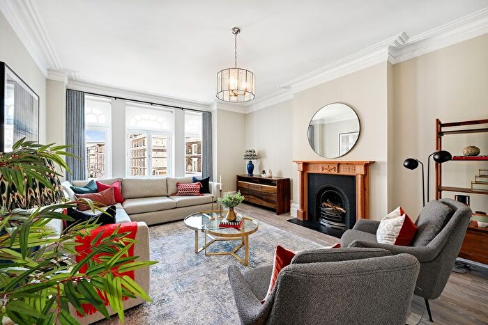 4 Bedroom Flat To Rent In Gloucester Road, London, SW7