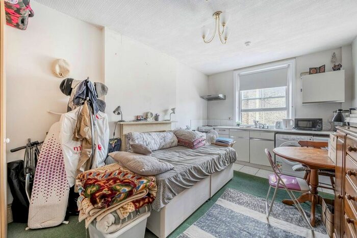 Studio To Rent In De Vere Gardens, High Street Kensington, London, W8