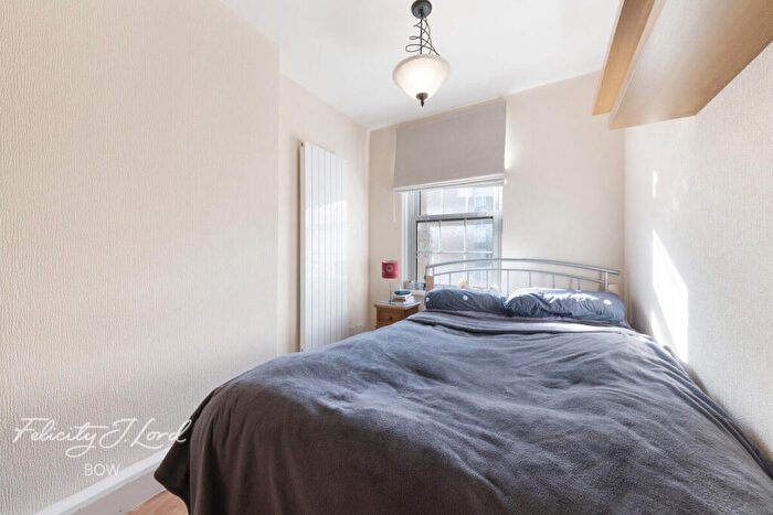 2 Bedroom Flat For Sale In Watts Grove, London, E3