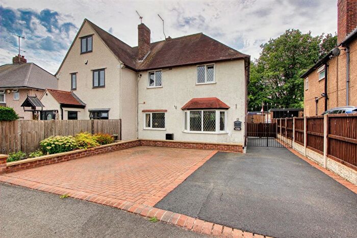 3 Bedroom Semi-Detached House For Sale In Halcyon Approach, Wingerworth, Chesterfield, Derbyshire, S42