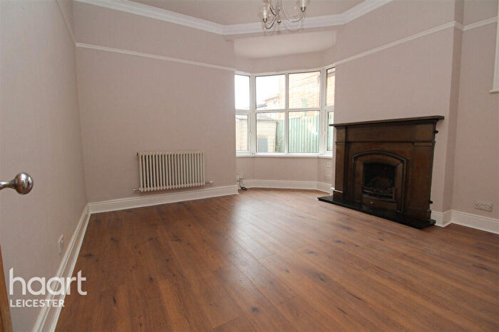 5 Bedroom Semi-Detached House To Rent In Sunnycroft Road, Leicester, LE3