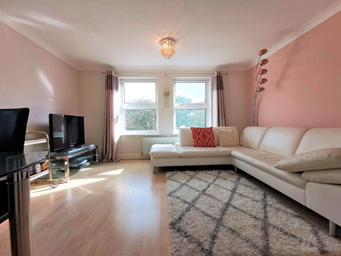 2 Bedroom Flat To Rent In Canning Road, Addiscombe, Croydon, CR0