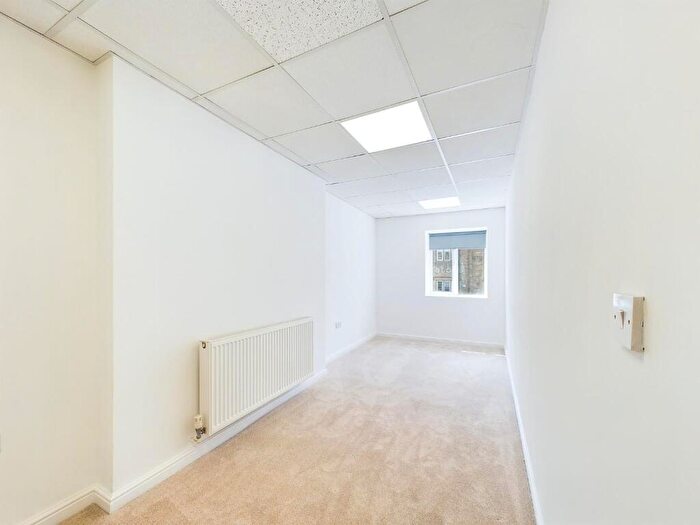 1 Bedroom Flat To Rent In Main Street, Bingley, BD16