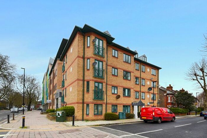 2 Bedroom Flat To Rent In Silver Crescent, London, W4