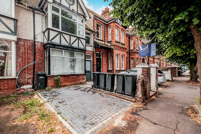 2 Bedroom Flat To Rent In Pavilion Road, Worthing, BN14