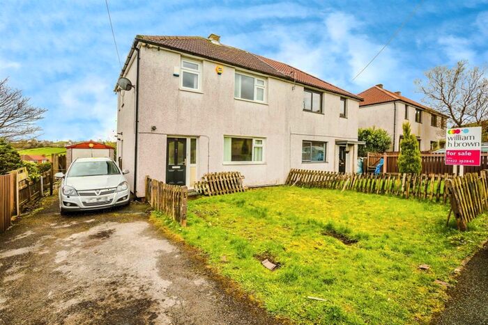 3 Bedroom Semi-Detached House For Sale In Brow Bottom Lane, Halifax, HX2