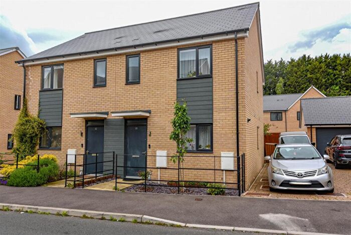 3 Bedroom Semi-Detached House For Sale In Lister Road, Dursley, GL11