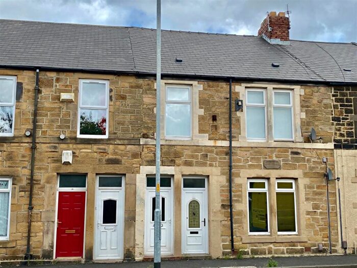 2 Bedroom Flat To Rent In St. Albans Crescent, Gateshead, NE10