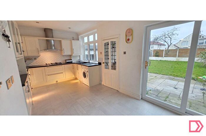 4 Bedroom Semi Detached House To Rent In Heathview Crescent, Dartford, Kent, DA1