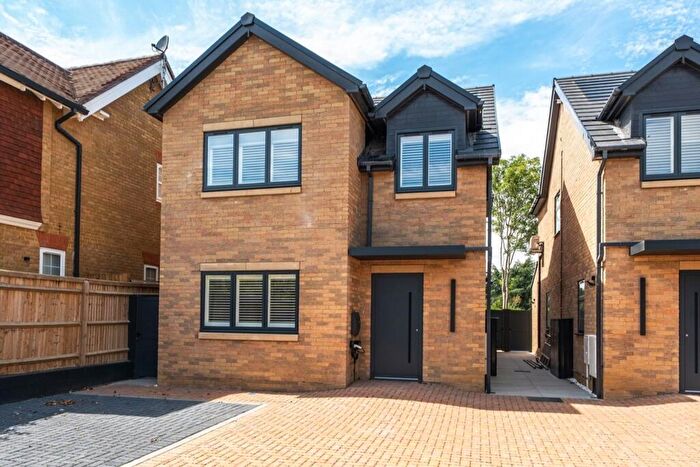 4 Bedroom Detached House For Sale In Courthouse Road, Maidenhead, SL6