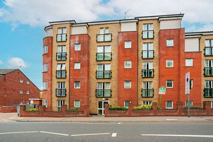 2 Bedroom Flat To Rent In Whippendell Road, Watford, WD18