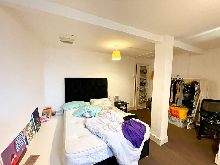 3 Bedroom Apartment To Rent In Folkestone Road, London, E17