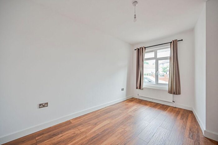 6 Bedroom Semi-detached House For Sale In Rivulet Road, London, Tottenham, London, N17