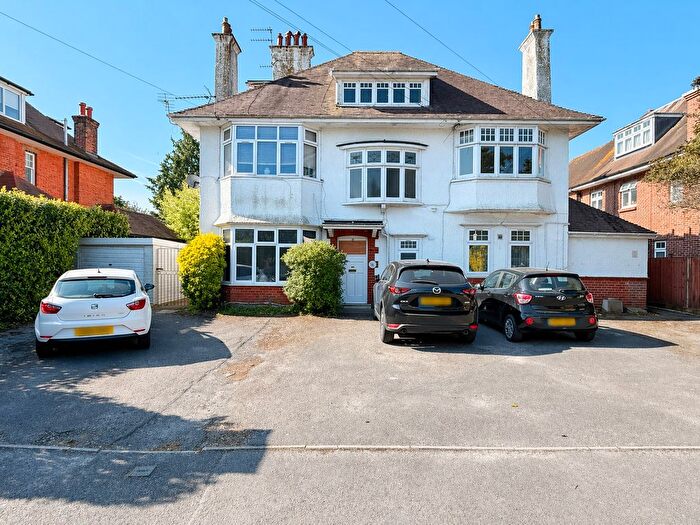 2 Bedroom Flat For Sale In Milton Road, Bournemouth, BH8