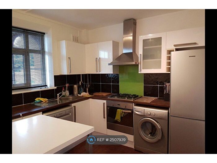1 Bedroom Flat To Rent In Comber House, London, SE5