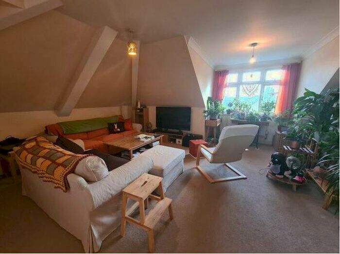 2 Bedroom Apartment To Rent In Reading Road, RG41