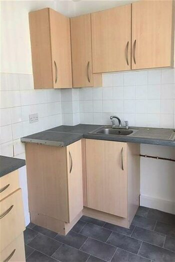 1 Bedroom Flat To Rent In Hermits Croft, EH8