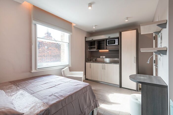 Studio To Rent In London Street, London, W2