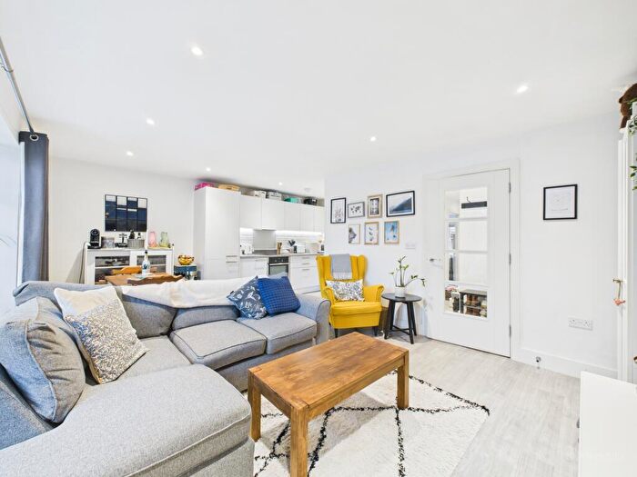 2 Bedroom Flat For Sale In Flat, Strata House, West Wycombe Road, High Wycombe, Buckinghamshire, HP12