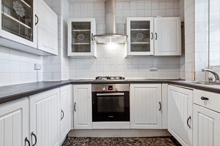 3 Bedroom Flat To Rent In Berwyn House, Stamford Hill, N16