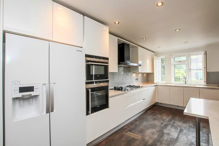 5 Bedroom Semi-Detached House To Rent In Ridge Hill, Golders Green, NW11