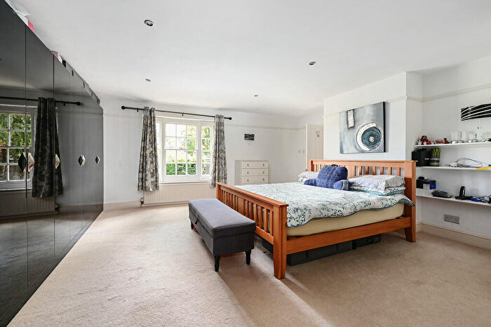 5 Bedroom Detached House For Sale In Silver Glades, Yateley, GU46