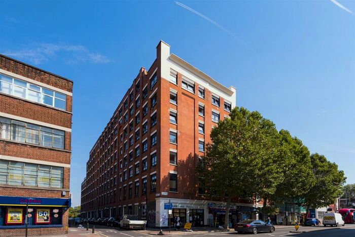 3 Bedroom Flat To Rent In City View House, Bethnal Green Road, London, E2