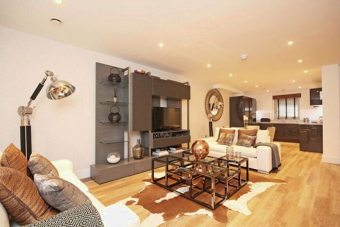 2 Bedroom Property To Rent In Greenside Road, London, W12