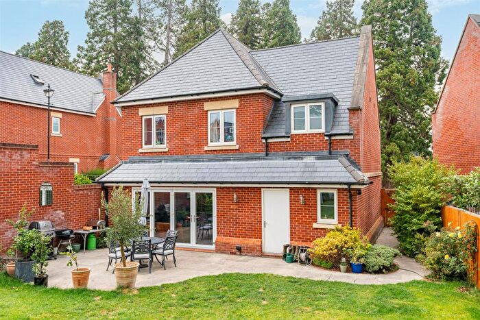 5 Bedroom Detached House For Sale In Frythe Avenue, Welwyn, AL6