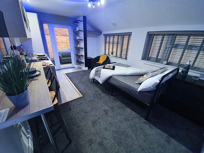 Studio To Rent In Carholme Road - Studio For /, LN1