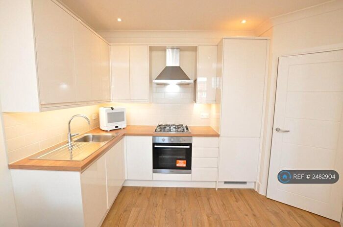 1 Bedroom Flat To Rent In High Road, London, N2