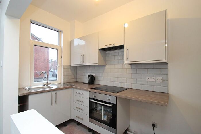 2 Bedroom End Of Terrace House To Rent In Stanley Road, Leeds, LS9
