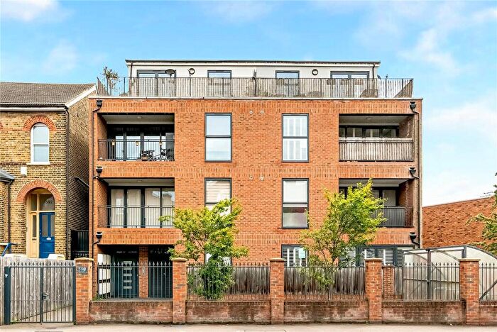 2 Bedroom Flat For Sale In High Road Leytonstone, Leytonstone, London, E11