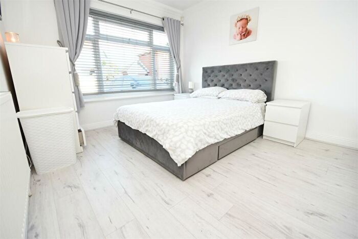 2 Bedroom Bungalow For Sale In Athos Road, Canvey Island, SS8