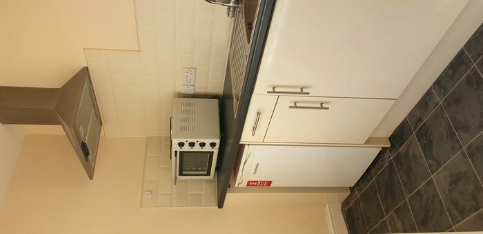 1 Bedroom Studio To Rent In Royal Avenue, Doncaster, DN1