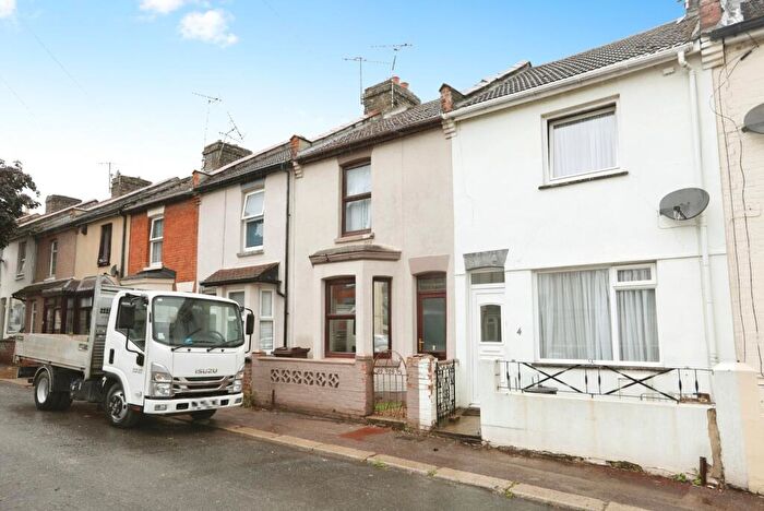 2 Bedroom Terraced House For Sale In Cobden Road, Chatham, Kent, ME4