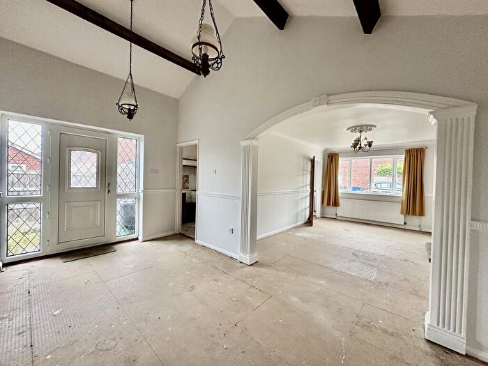 3 Bedroom Detached Bungalow For Sale In Heathfield Close, Barnby Dun, Doncaster, DN3