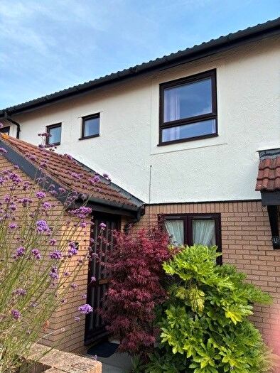 1 Bedroom Flat To Rent In Pine Grove, Rhos On Sea, LL28