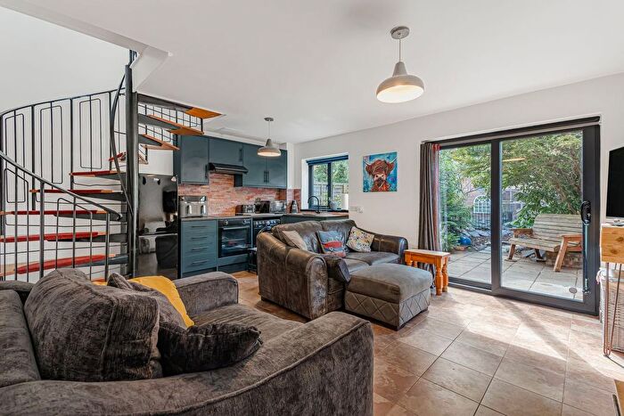 1 Bedroom Terraced House For Sale In The Brambles, Shortwood Common, TW18