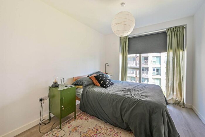 1 Bedroom Flat For Sale In Thomas Road, Limehouse, London, E14